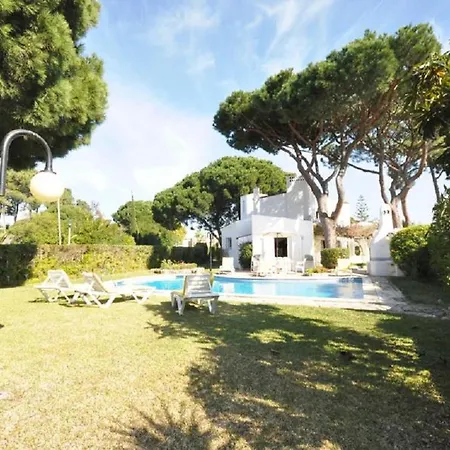 Large Plot And Close To Amenities Villa *
