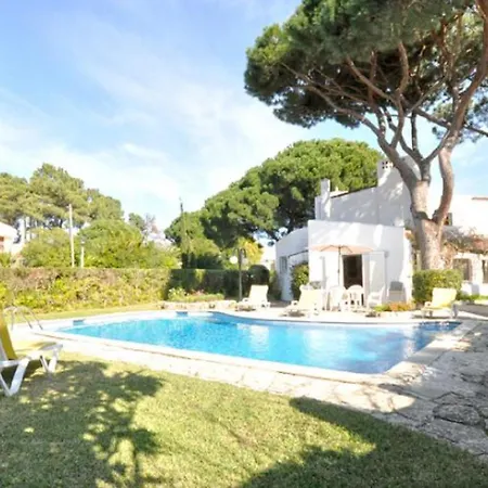 Villa Large Plot And Close To Amenities