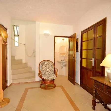 Villa Large Plot And Close To Amenities