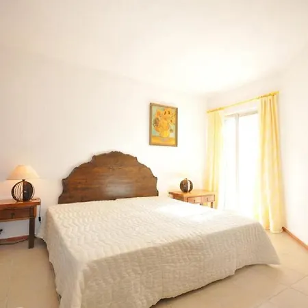 Large Plot And Close To Amenities * Quarteira