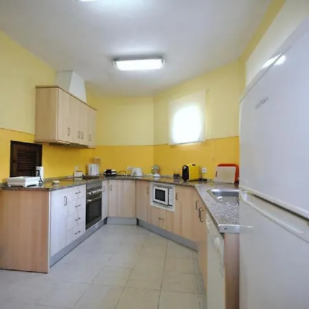 Large Plot And Close To Amenities * Quarteira