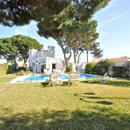 Large Plot And Close To Amenities Quarteira