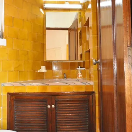 Large Plot And Close To Amenities * Quarteira