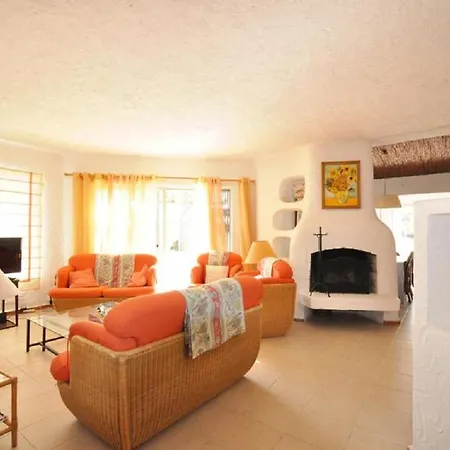 Large Plot And Close To Amenities * Quarteira