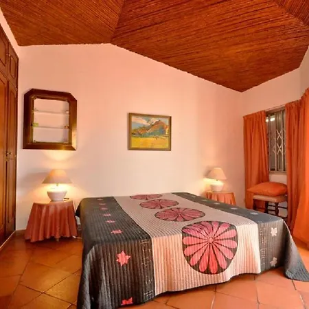 Βίλα Large Plot And Close To Amenities *